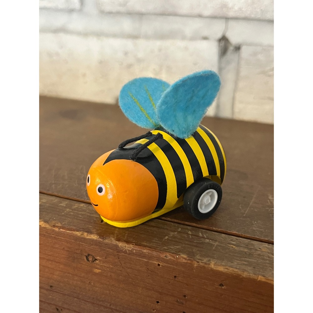 Bee Wood Racer Pull Back Toy